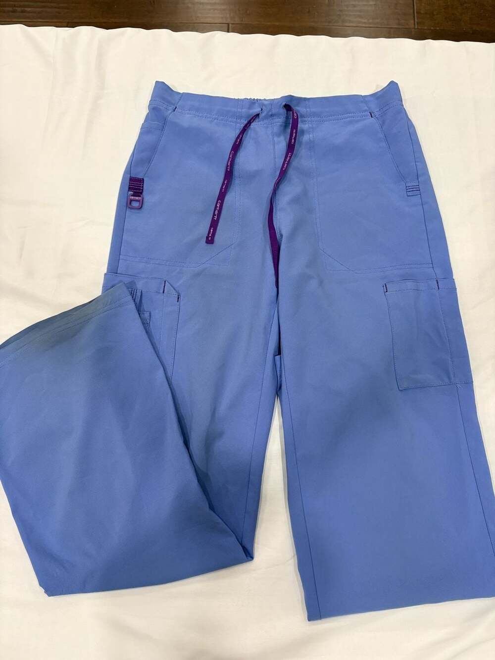 Carhartt Cross-Flex Women's V-Neck Media Scrub Top and Cargo Scrub Pants Set - Picture 3 of 7
